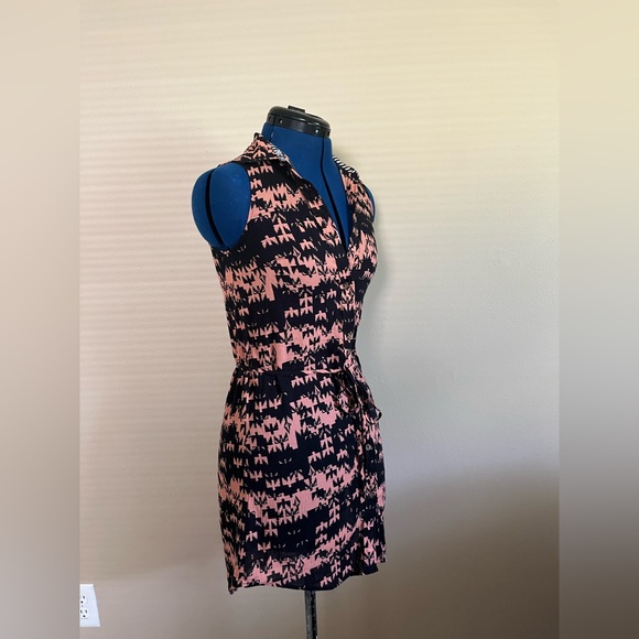 *VOLCOM* collared sleeveless mini dress in eagle pattern, no flaws! 100% cotton - Picture 4 of 7